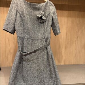 Oscar De La renta Elegant Gray Dress with Belt and Flower Accen